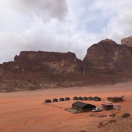 Hotel Star Walk Camp & Tours Wadi Rum Esterno foto