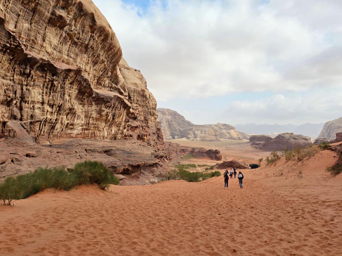 Hotel Star Walk Camp & Tours Wadi Rum Esterno foto