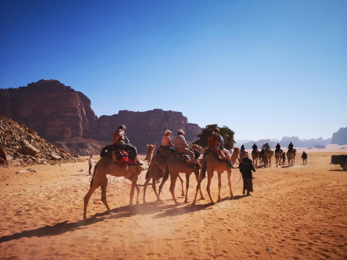 Hotel Star Walk Camp & Tours Wadi Rum Esterno foto